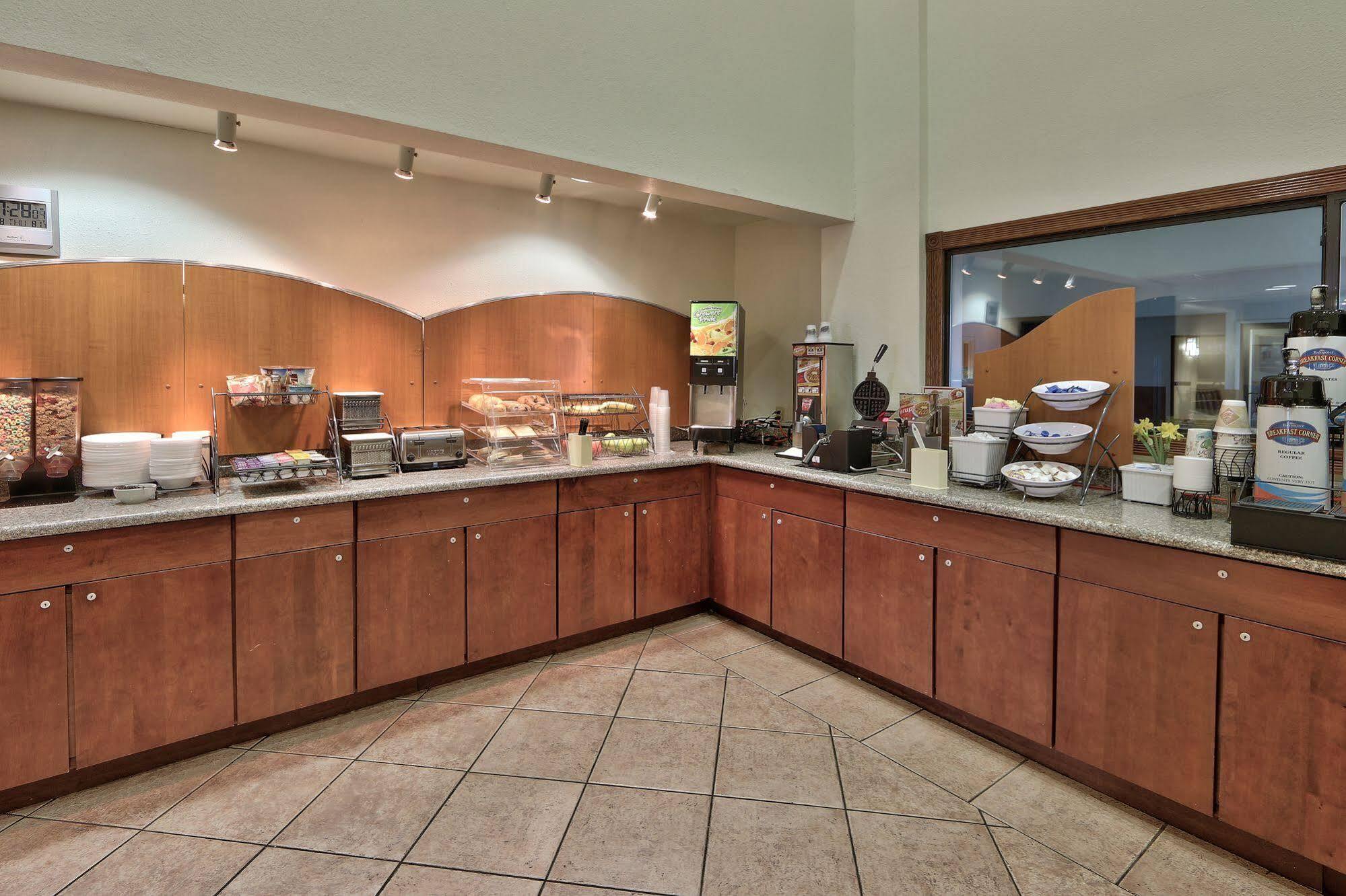 Baymont By Wyndham Hotel
